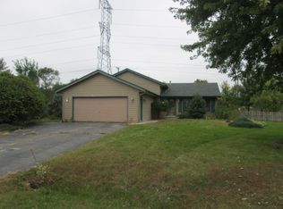 9566 Steele Ct, Loves Park, IL 61111