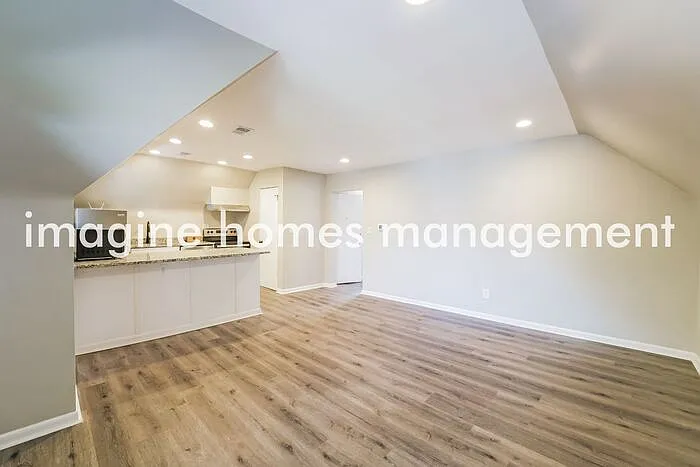 241 Amber St #3 — Photo 5