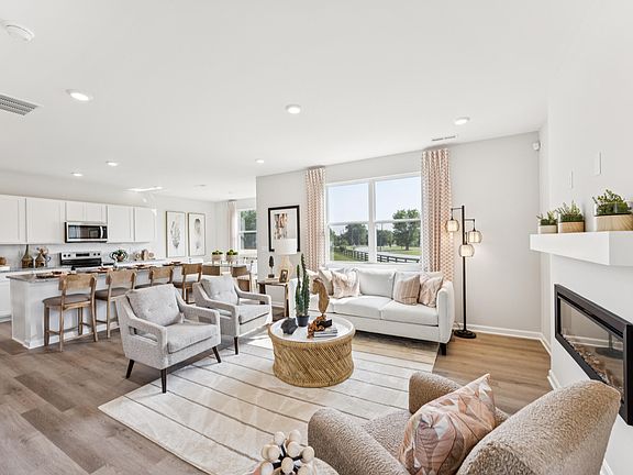 3rd image of 186 Whitley Way