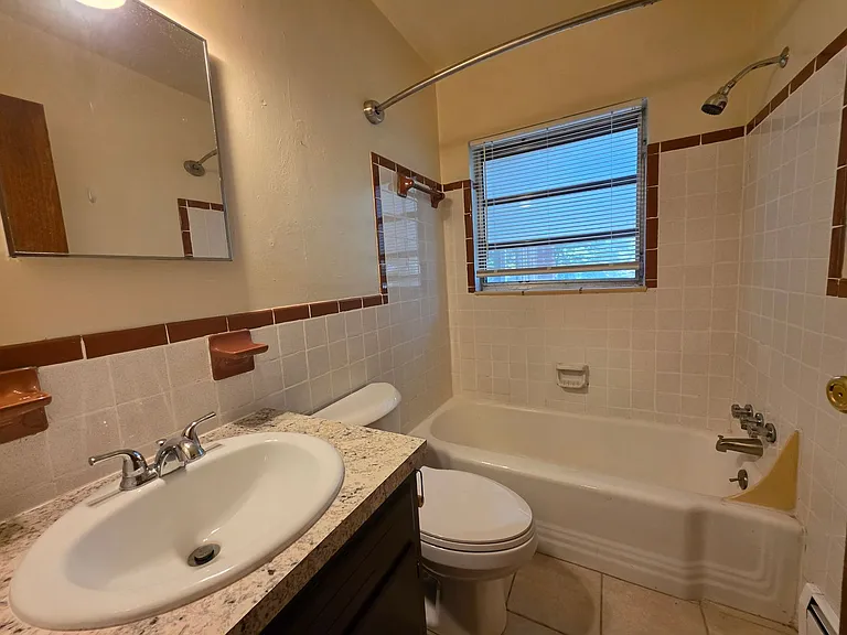 702 Emery — Photo 12