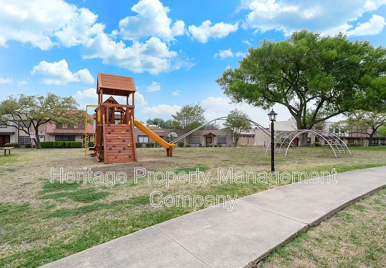 10958 Crown Park — Photo 32