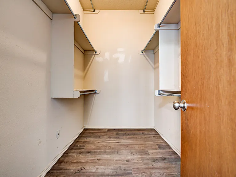 517 Lone Oak Dr — Photo 13