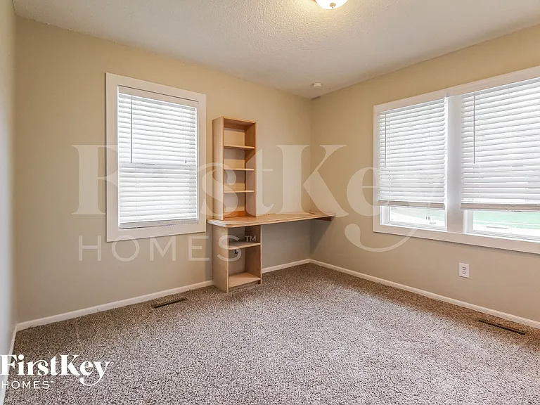 7939 N Campbell St — Photo 11