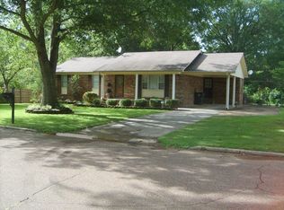 605 Blue Bonnett Ln, Bolivar, TN 38008