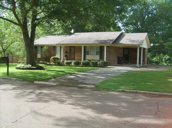 605 Blue Bonnett Ln, Bolivar, TN 38008