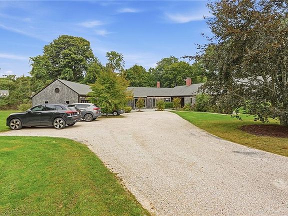 3rd image of 4 Alpond Dr