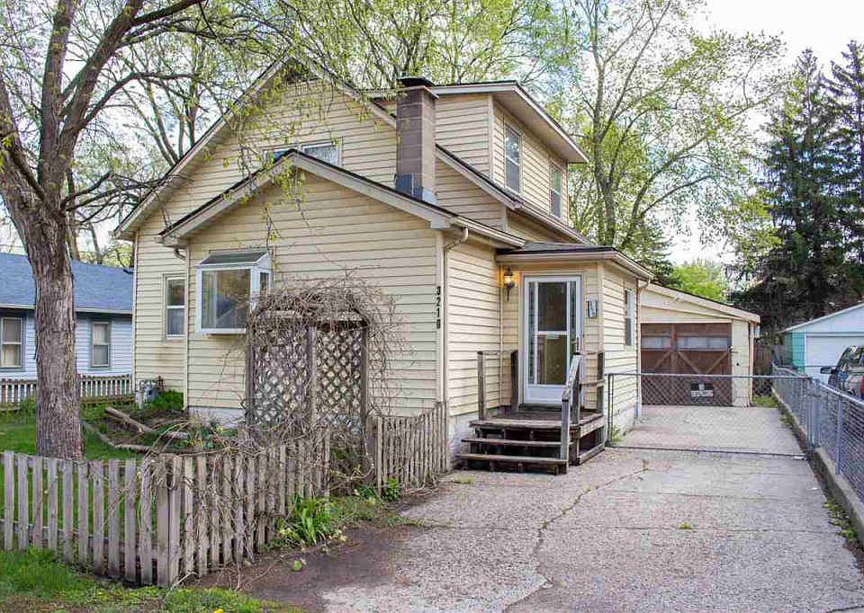 1st image of 3210 9th St