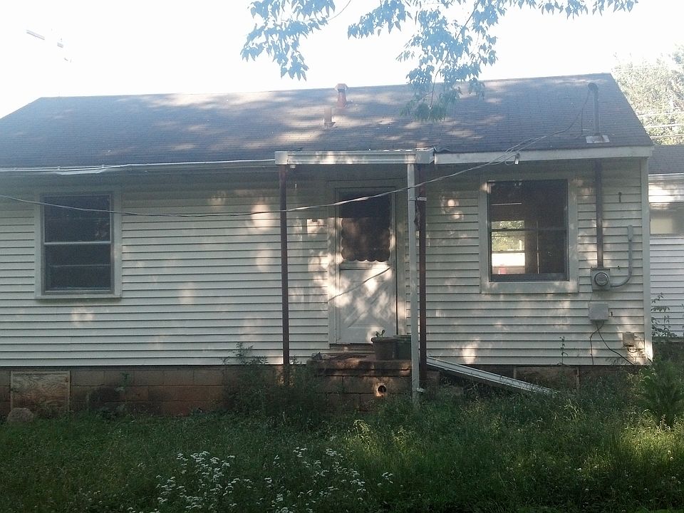 2nd image of 3111 Meridian St N