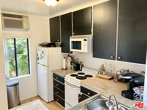 4th image of 1163 Larrabee St
