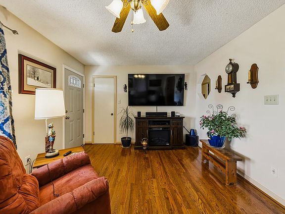 5th image of 107 Shepherd Ln