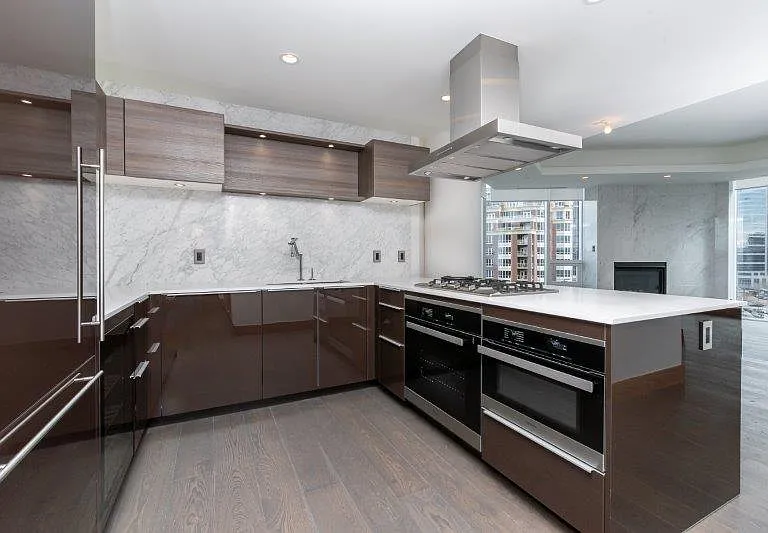 738 1st Ave SW #902 — Photo 17