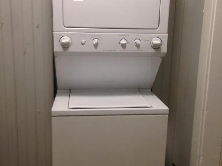 Stacking washer/dryer