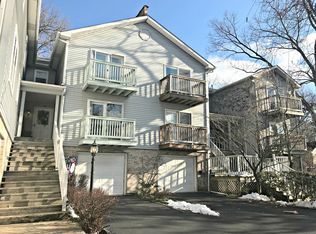 105 N Bennett St, Geneva, IL 60134