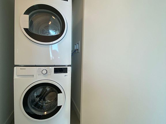 4th image of 1471 Hunter St #804
