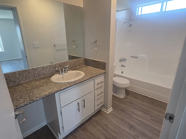 IMT 14227 Vanowen — Photo 32