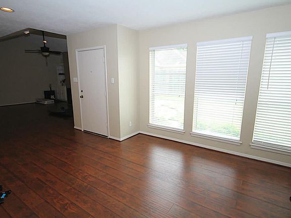 3rd image of 2727 Country Club Blvd