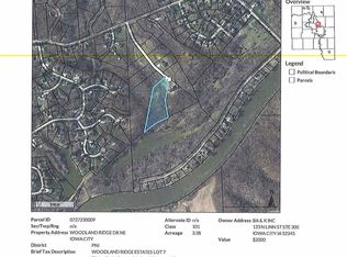 8 Woodland Dr NE, Iowa City, IA 52240