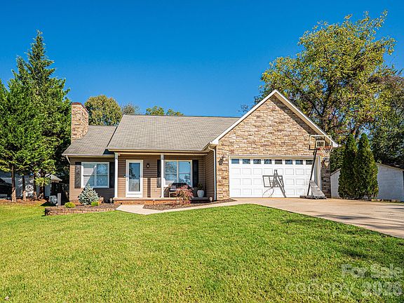 2nd image of 2 Hunters Creek Ln