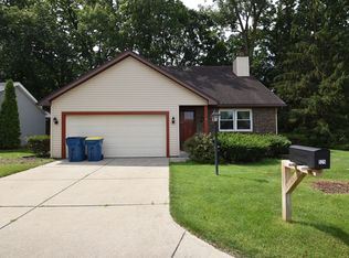 525 Lowell Wood S, Mishawaka, IN 46545