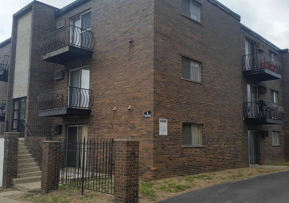 1st image of 302 Oak St #14