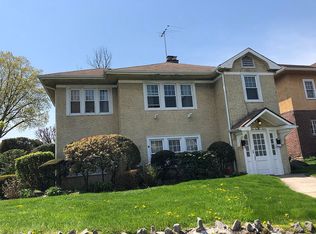 112 Petersville Rd, New Rochelle, NY 10801