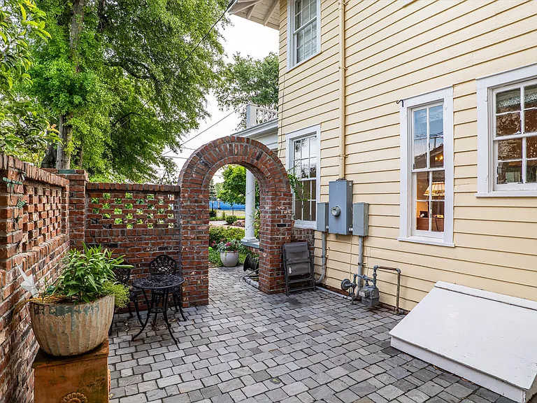 2509 Bellevue Ave — Photo 4