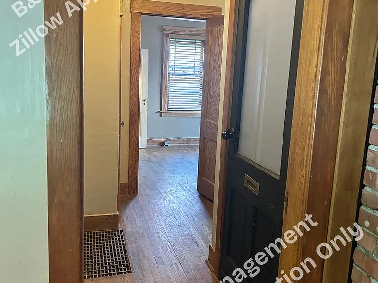 1034 SW Lincoln St — Photo 3