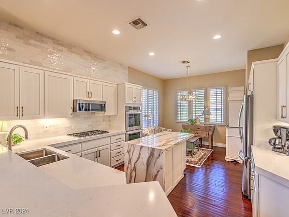 3rd image of 43 Moraine Dr