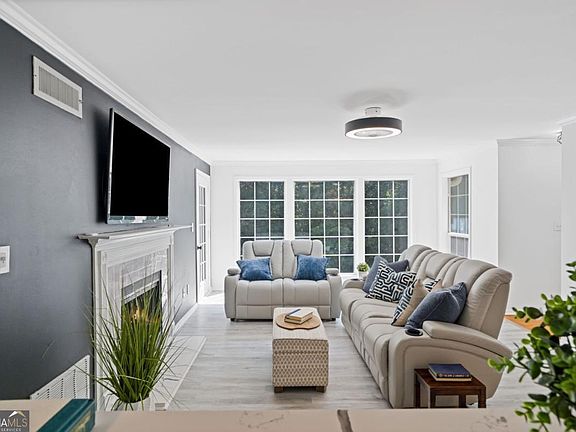 2nd image of 709 Berkeley Woods Dr