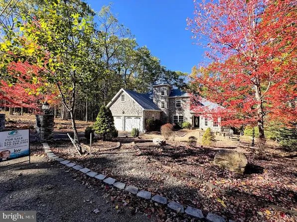 113 Silver Cloud Ln, Hazleton, PA 18202