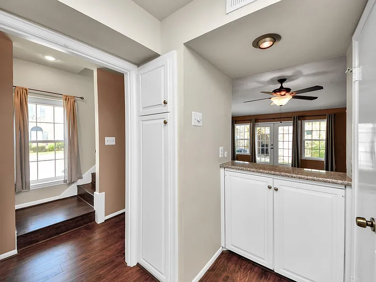 6334 Chevy Chase Dr #17 — Photo 6