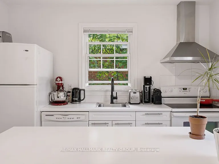 34 Lavergne St #3 — Photo 13