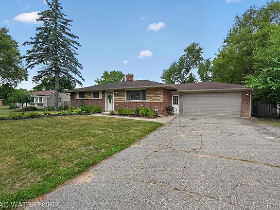 3rd image of 3476 Levee St