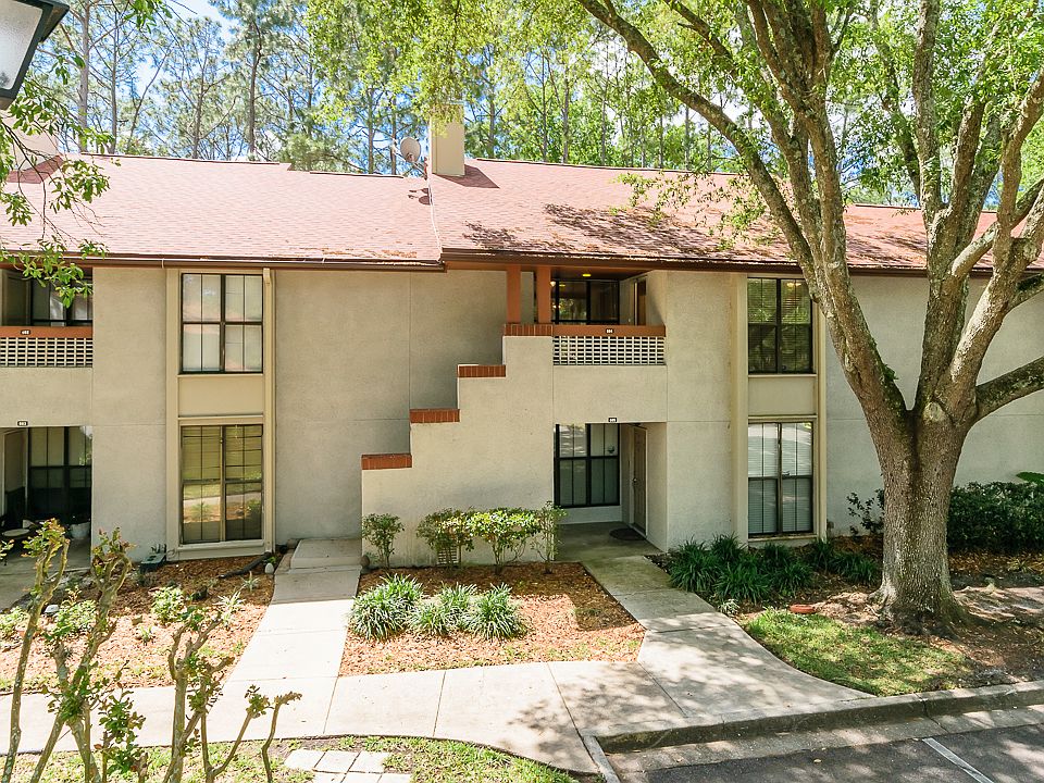1st image of 604 Clubhouse Ct