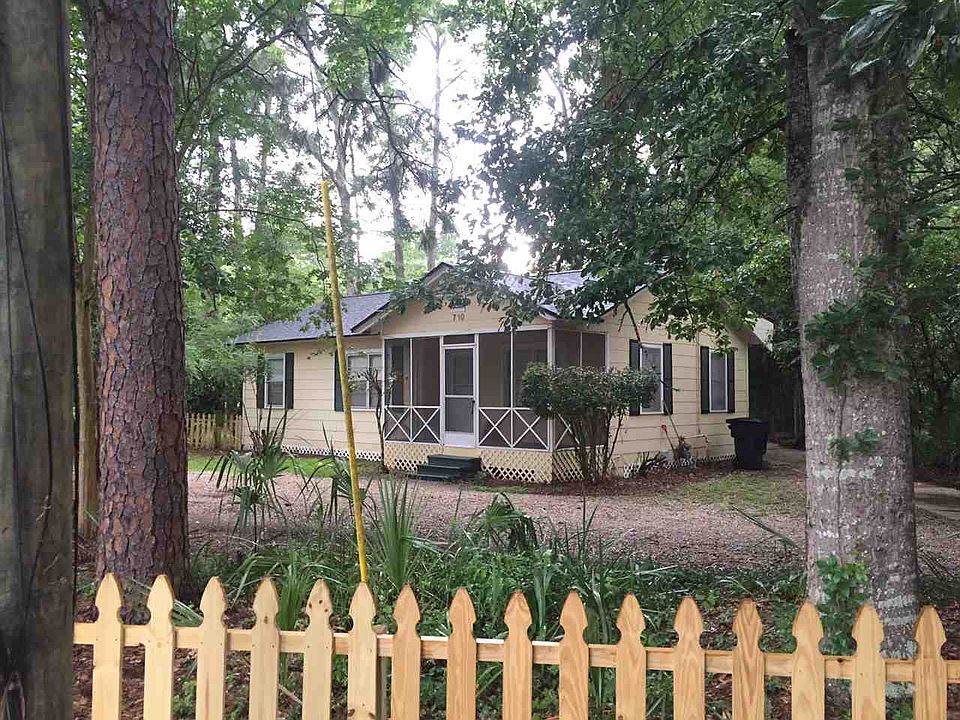 1st image of 710 Collins Dr