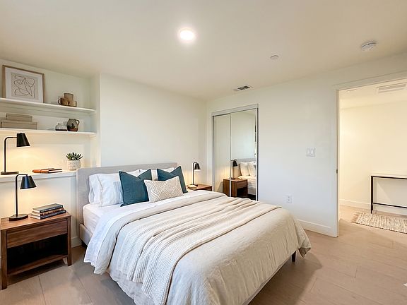 4th image of 2118 E 92nd St #2120