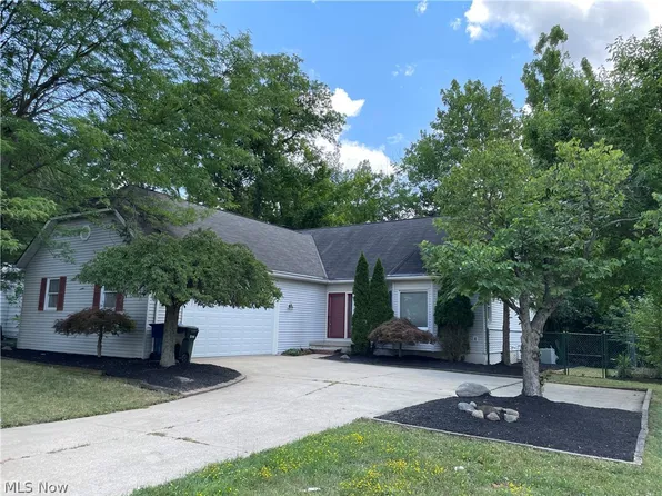 8677 Usher Rd, Olmsted Township, OH 44138