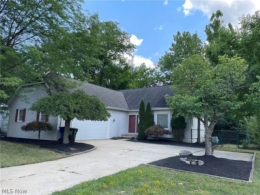 8677 Usher Rd photo 1