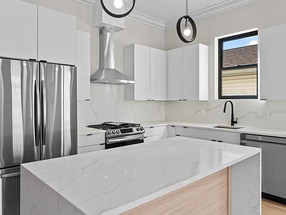 3rd image of 73 Beacon Ave Floor 2
