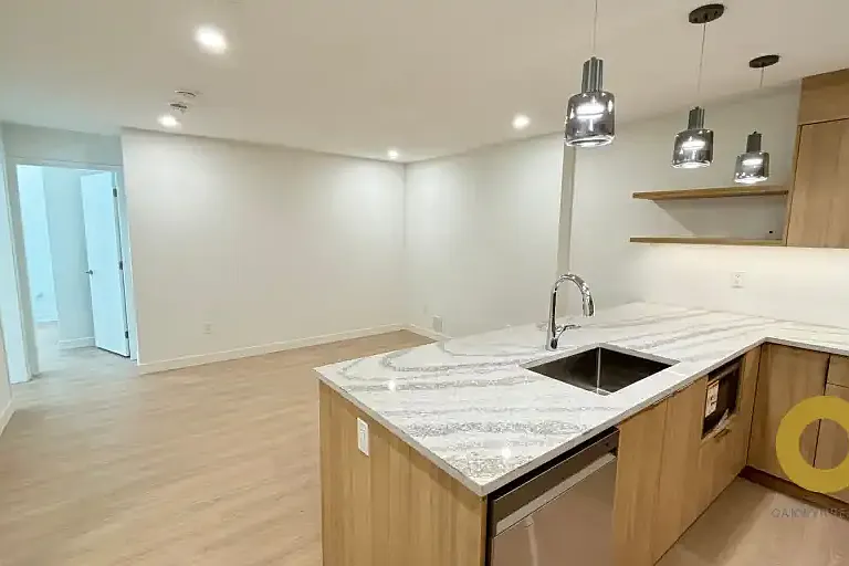 572 Verona Pl #1A — Photo 6