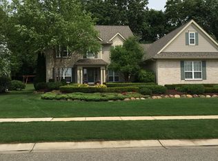 673 Akehurst Ln, White Lake, MI