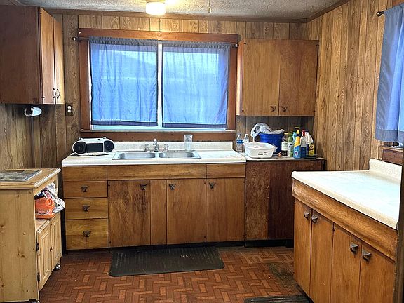 5th image of 4319 Torrence Ave