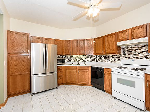 4th image of 3115 Town Square Dr Unit 308
