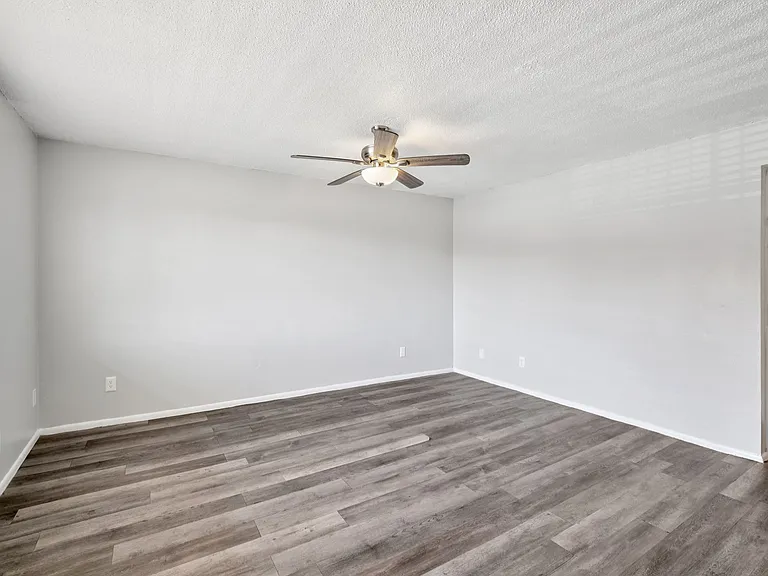 Mariposa Flats — Photo 38