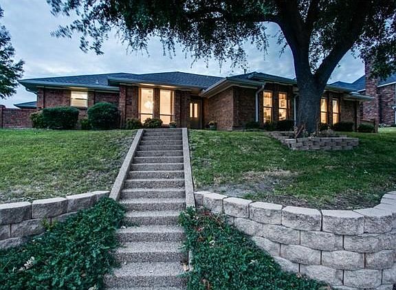 2nd image of 2204 Royal Crest Dr
