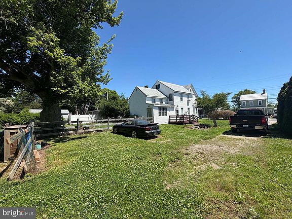 4th image of 157 Main St