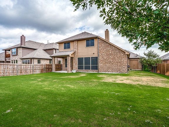 3rd image of 313 Eastbrook Dr