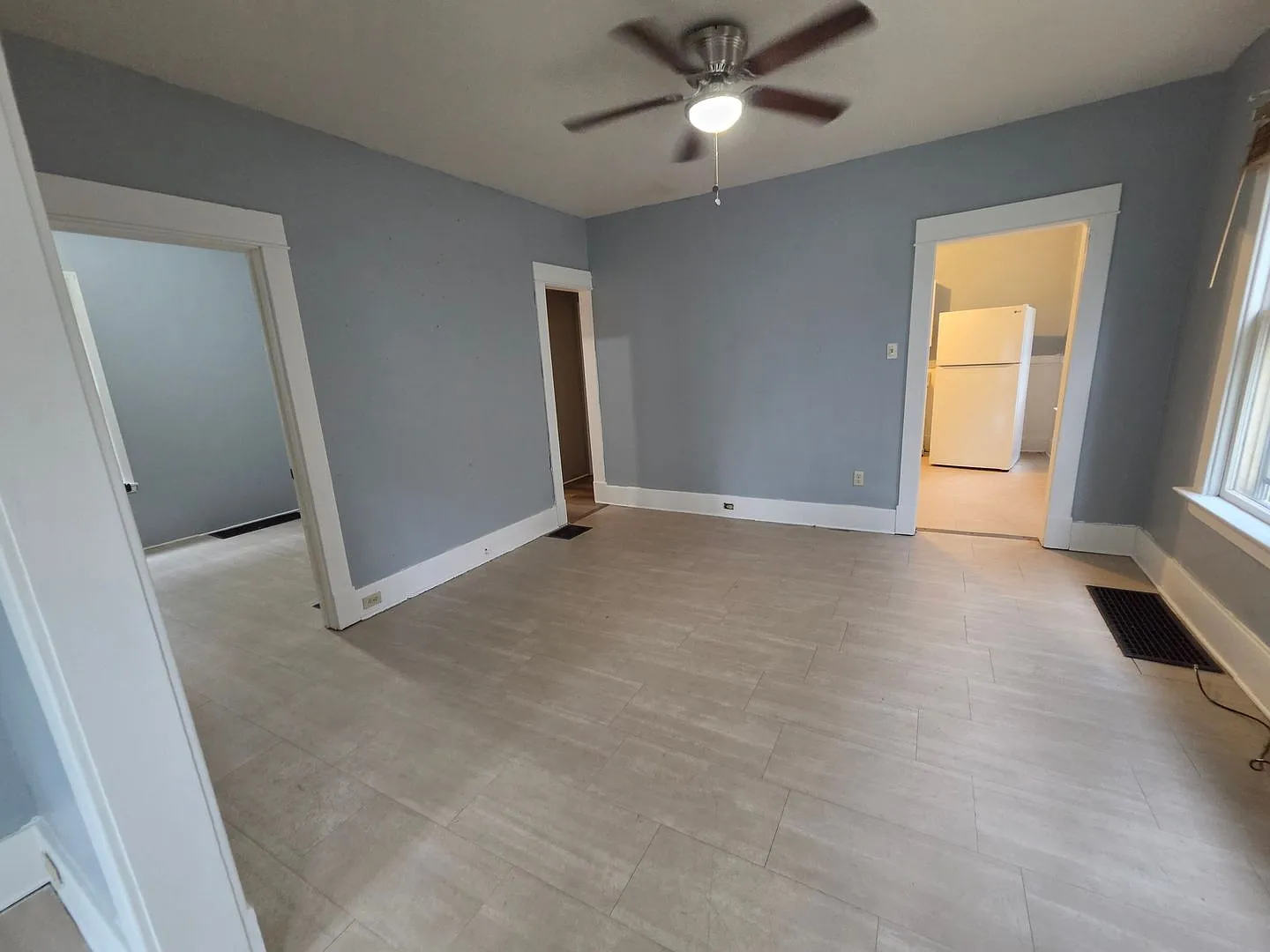 Lower 3 bedroom east side — Photo 4