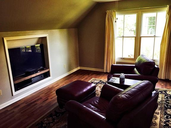 3rd image of 9309 Norlake Cir