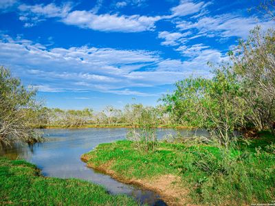 556 CR 307, Floresville, TX, 78114